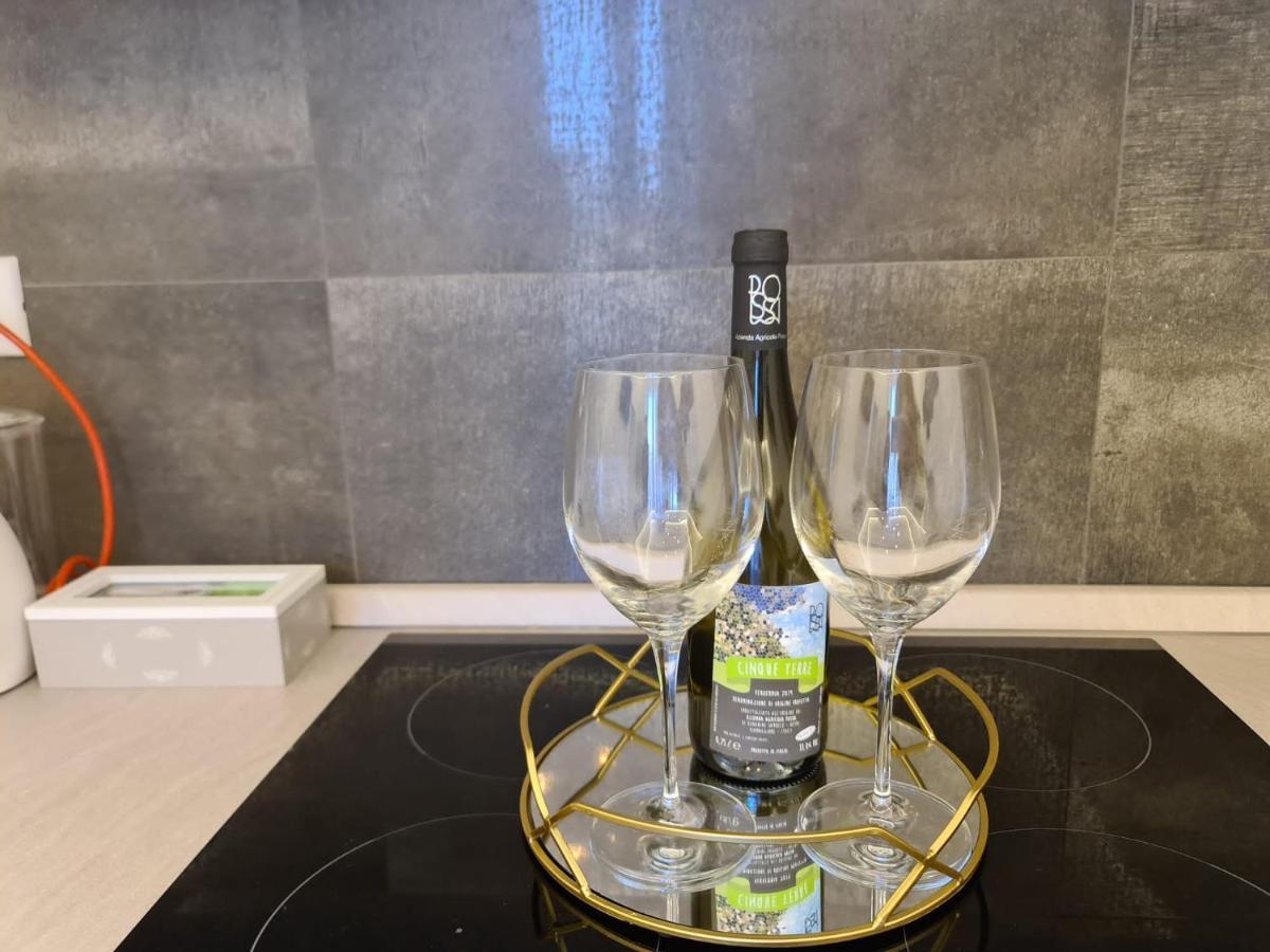 Soni Apartment Специя Екстериор снимка