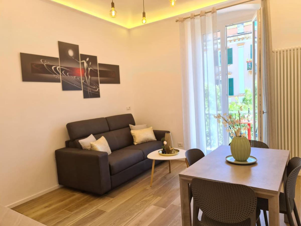 Soni Apartment Специя Екстериор снимка